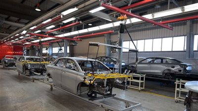 رئيس الوزراء خلال افتتاح مصنع 