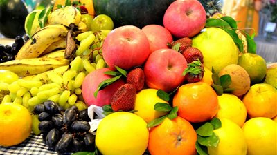 أسعار الفاكهة اليوم بسوق العبور، انخفاض الرمان واليوسفي وارتفاع الكاكا 