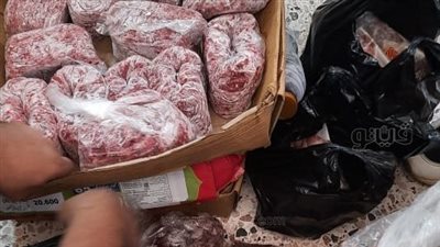 ظبط لحوم ودواجن غير صالحة للاستهلاك الآدمي في هايبر ماركت شهير بأسوان (صور)