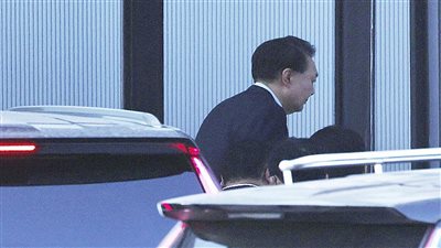 الرئيس الكوري المعزول يرفض الامتثال للاستجواب اليوم وفريق دفاعه يكشف حالته الصحية