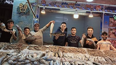 البوري المبطرخ يغزو سوق السمك الحضاري ببورسعيد (صور)