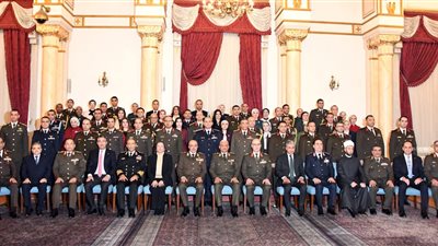 وزير الدفاع يشهد حفل تخرج دورة التمثيل الدبلوماسي العسكري المصري بالخارج 