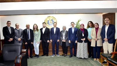 وفد رفيع المستوى من مركز الكم الروسي يزور أكاديمية البحث العلمي 