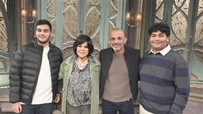 أيمن بهجت قمر ونجليه في ضيافة 