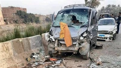 إصابة 6 أشخاص في تصادم سيارتين بالطريق الصحراوي الشرقي