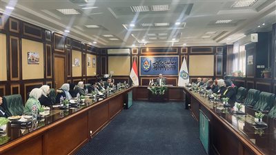  جامعة دمنهور تعقد اجتماع اللجنة الاستشارية لتجهيز كلية الطب والمستشفى الجامعي (صور)