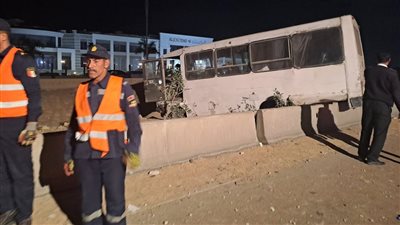 إصابة 14 شخصا في تصادم ميني باص وسيارتين بصحراوي الإسكندرية (صور)