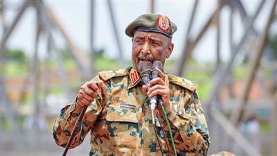 البرهان يتفقد القيادة العامة بالخرطوم ويتعهد بدحر ميليشيا الدعم السريع (صور)