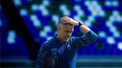 أرقام صادمة لجوزيه جوميز أمام الهلال بالدوري السعودي