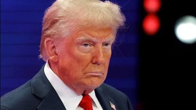 ترامب سيعلق تصاريح 51 مسؤولا سابقا في المخابرات