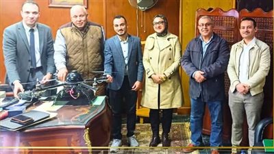 محافظ الوادي الجديد يبحث استخدام تقنية جديدة لتلقيح النخيل