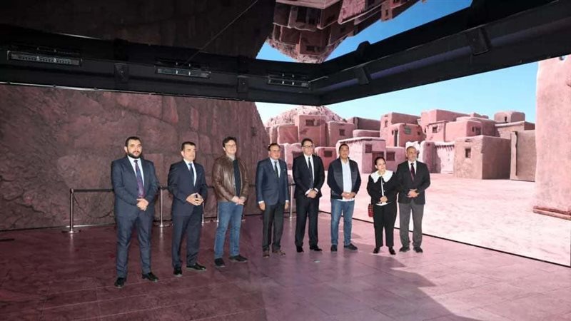 وزير الثقافة يناقش