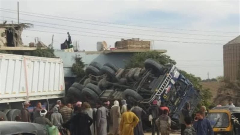 انقلاب مقطورة بمنطقة