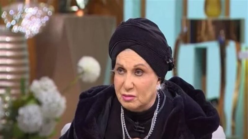 الفنانة طروب مع منى