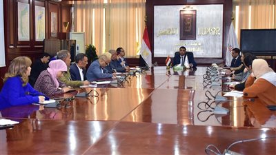 نائب محافظ الأقصر يلتقى لجنة التوظيف 