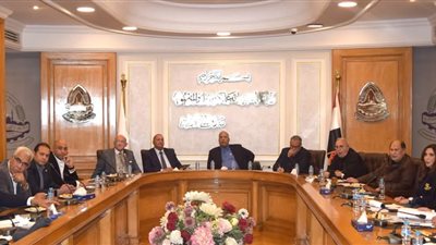 مجلس إدارة غرفة القاهرة يناقش سبلًا جديدة لتطوير الخدمات التجارية والمجتمعية 