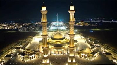 وزير الإسكان يؤدي صلاة الجمعة بمسجد مصر بالعاصمة الإدارية الجديدة (صور)