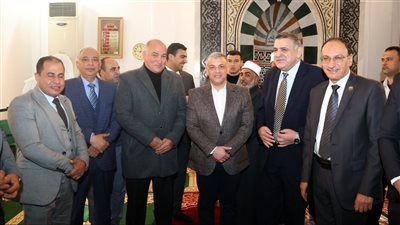 محافظ الإسماعيلية يستمع لمطالب المواطنين بـ 