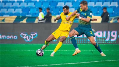 محمد شريف يقود الخليج للفوز على العروبة بثلاثية في الدوري السعودي (صور) 