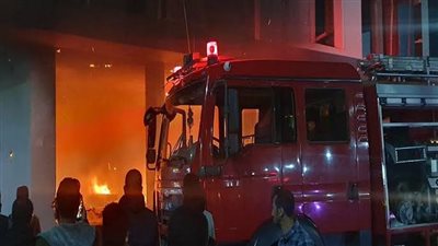 إصابة 10 أشخاص في حريق مخزن مستلزمات طبية بعين شمس