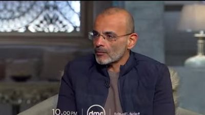 أيمن بهجت قمر: أنا بتنفس أبويا وبحب تاريخي مع عمرو دياب (فيديو)