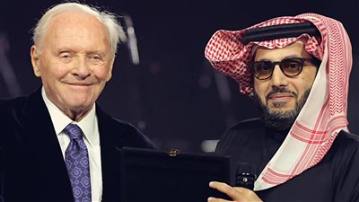 عمر خيرت وكريم عبد العزيز، شاهد نجوم الفن في حفل الموسيقار العالمي أنتوني هوبكنز (فيديو)