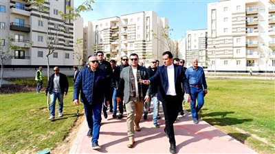 وزير الإسكان يتفقد شقق سكن لكل المصريين بالعاشر من رمضان