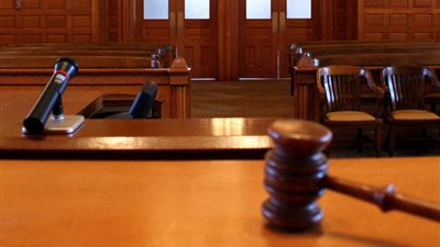 خبير قانوني يكشف اختصاصات المحاكم الجزئية 