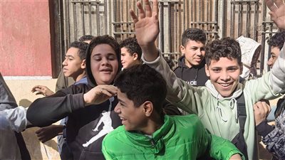 امتحان اللغة العربية يرسم البسمة على وجوه طلاب أسيوط رغم غموض بعض الأسئلة (فيديو)