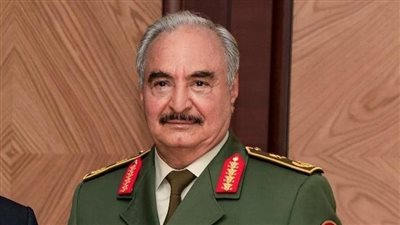 خليفة حفتر يشيد بالدور المصري في نقل التجربة التنموية إلى ليبيا