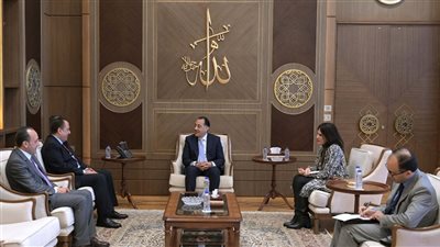 رئيس الوزراء يبحث مع سفير الكويت سبل تعزيز العلاقات بين البلدين