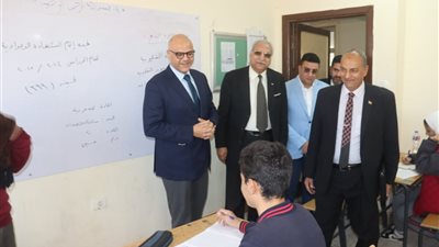 محافظ القليوبية يتفقد امتحانات الشهادة الإعدادية (صور)