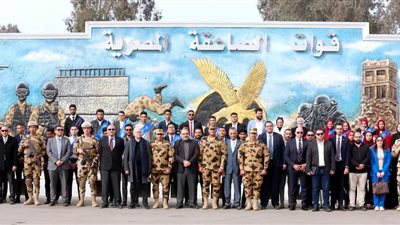 القوات المسلحة تنظم زيارة لوفد من الإعلاميين وطلبة الجامعات إلى قيادة الصاعقة 