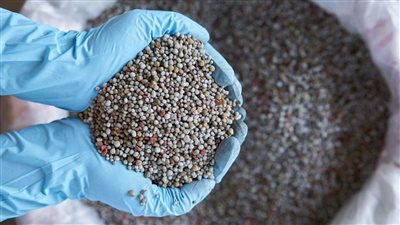 طن اليوريا يتراجع 8332 جنيهًا، أسعار الأسمدة اليوم السبت في الأسواق