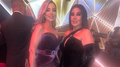 ريم البارودي وسمية الخشاب، تصالح بعد سنوات من الخلاف في حفل توزيع جوائز 