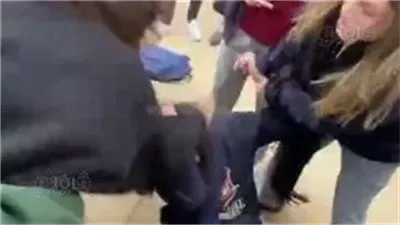 أخبار الحوادث اليوم، تفاصيل جديدة في التعدي على طالبة التجمع، بلاغ للنائب العام ضد الفود بلوجرز بتهمة الابتزاز وتقديم محتوى مخالف، مصرع شاب وإصابة آخر في انقلاب توك توك ببني سويف