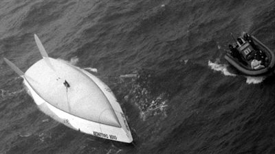 قصة نجاة بحار بريطاني انقلب يخته لأيام بمياه متجمدة