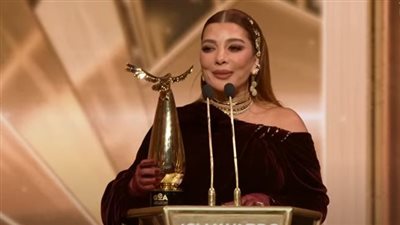 أصالة توجه رسالة لزوجها في حفل 