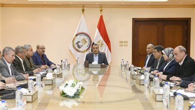 وزير الإنتاج الحربي يتابع الموقف النصف سنوي لموازنة 2024 - 2025 