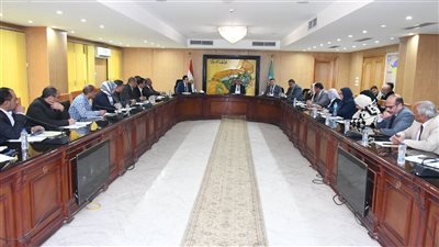 محافظ الفيوم يتابع ملف التصالح في مخالفات البناء علي الأراضي الزراعية 