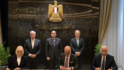 رئيس الوزراء يوقع مذكرة تفاهم لتأسيس حرم رائد لجامعة إكستر البريطانية بمصر