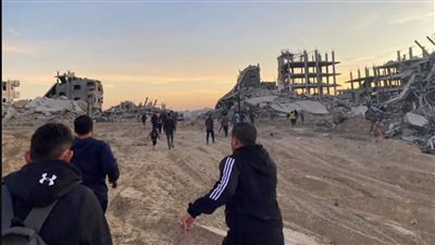 انتصرنا وهنعمرها، سكان غزة يعودون إلى منازلهم المدمرة (فيديو) 