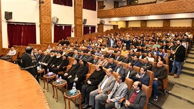 البابا تواضروس الثاني يلتقي العاملين بالديوان البطريركي بالإسكندرية