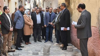 استمرار تركيب الإنترلوك في شوارع الزقازيق بالشرقية 