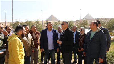 محافظ الجيزة: إسطبلات حضارية لخدمة المترددين على الأهرامات تضم 216 باكية للدواب 