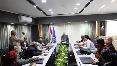 محافظ أسوان: تلبية مطالب الأهالي من أولوياتنا (صور)