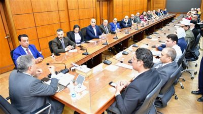 محافظ الدقهلية يلتقي وفد لجنة التنمية المستدامة والبيئة بـ قومي حقوق الإنسان