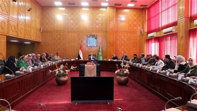 محافظ الإسماعيلية يعقد اجتماعًا لمناقشة الاستعدادات لإقامة مهرجان الأفلام التسجيلية 26 (صور)