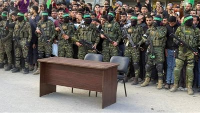 مشاهد توثق انتشار كتائب القسام في قطاع غزة أثناء تسليم الأسرى الإسرائيليين(صور)