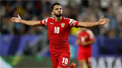 نجم الأهلي يكشف تفاصيل مفاوضات الأحمر مع مهاجم مونبلييه الفرنسي